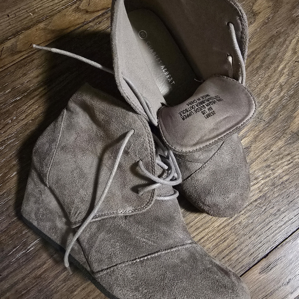 Charles Albert Women's Tan Ankle Boots